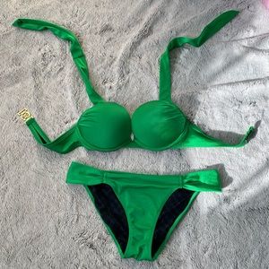 Victoria’s Secret bombshell bikini